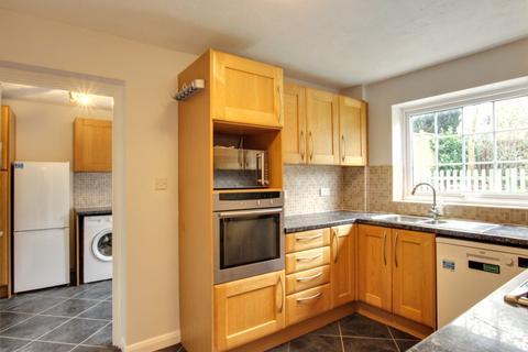 95 Beech Hill, Haywards Heath, RH16 3TS