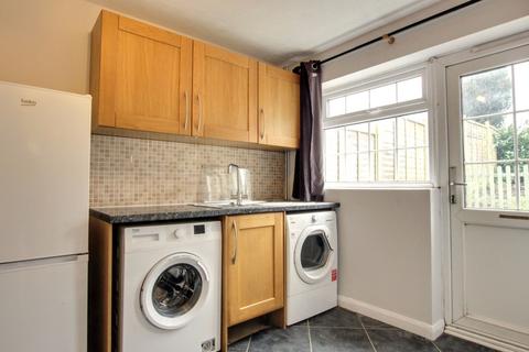 95 Beech Hill, Haywards Heath, RH16 3TS