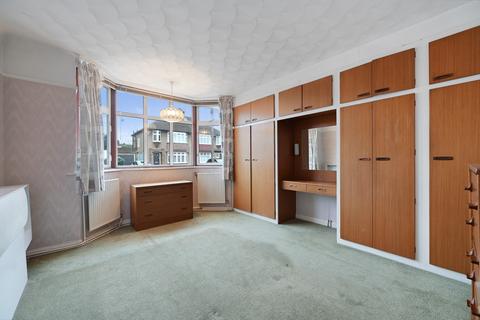 5 Moorfield Road, Chessington, KT9 1AU