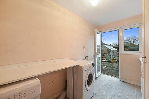 5 Moorfield Road, Chessington, KT9 1AU