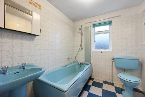 5 Moorfield Road, Chessington, KT9 1AU