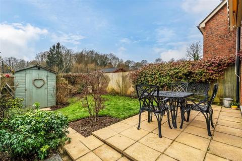 1 Bassetts, Tatsfield, Westerham, TN16 2DE