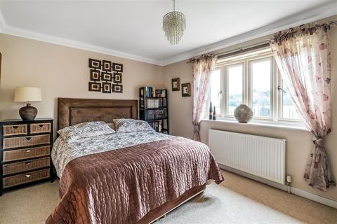 1 Bassetts, Tatsfield, Westerham, TN16 2DE