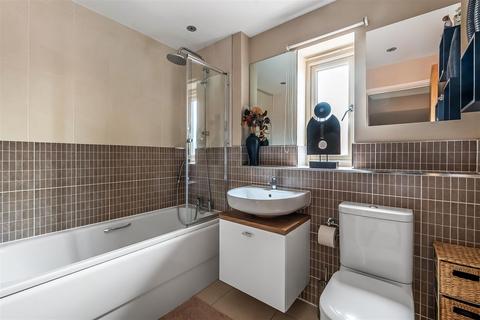 1 Bassetts, Tatsfield, Westerham, TN16 2DE