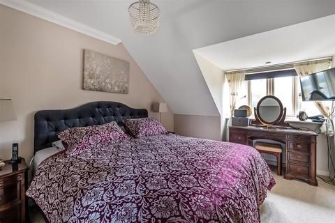 1 Bassetts, Tatsfield, Westerham, TN16 2DE