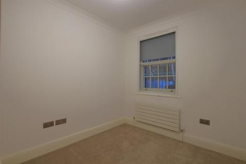 2 bedroom apartment to rent, Strand On The Green, London W4