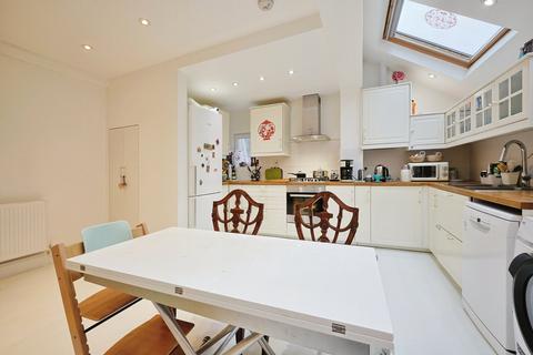 2 bedroom flat for sale, Adelaide Grove, London W12