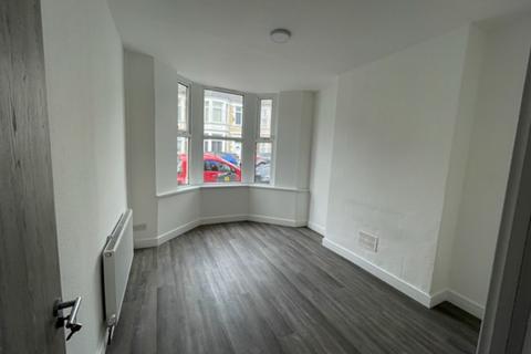 2 bedroom flat to rent, 20 A Tewkesbury Street