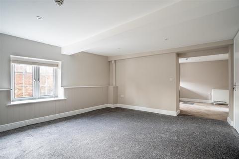 Studio to rent, Fossgate, York