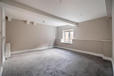 Studio to rent, Fossgate, York