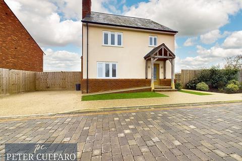5 bedroom detached house for sale, Walnut Tree Close, Nazeing EN9