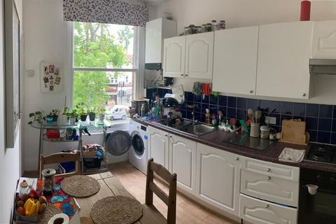 2 bedroom flat to rent, Archway Road, London