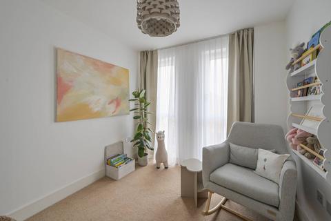 3 bedroom flat for sale, 5 Hannaford Walk, London E3