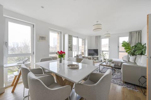 3 bedroom flat for sale, 5 Hannaford Walk, London E3