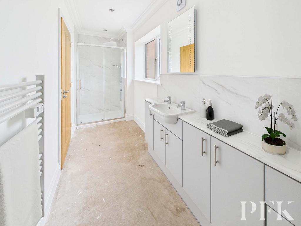 Ground Floor En Suite