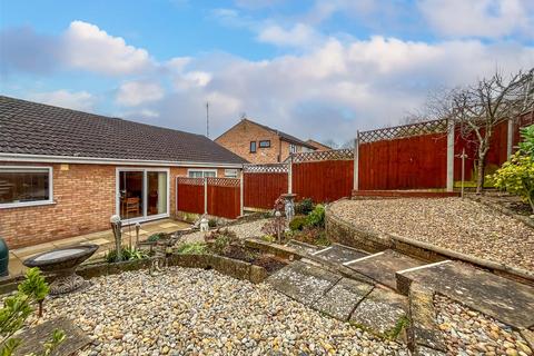 2 bedroom semi-detached bungalow for sale, Crane Close,  Woodloes Park, Warwick