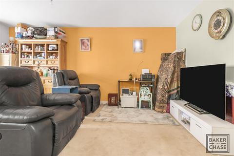 1 bedroom retirement property for sale, Crothall Close, London N13