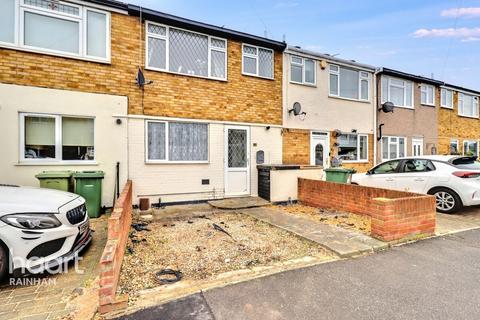 3 bedroom terraced house for sale, Blake Close, RM13 8BE, Rainham