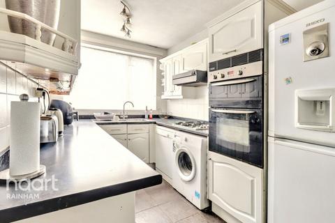 45 Blake Close, Rainham, RM13 8BE