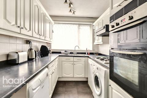 45 Blake Close, Rainham, RM13 8BE
