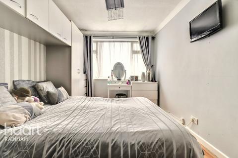 45 Blake Close, Rainham, RM13 8BE