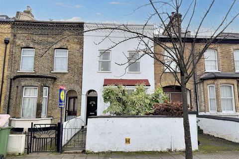 3 bedroom terraced house for sale, Chobham Road, London