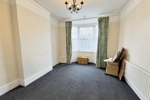 3 bedroom terraced house for sale, Chobham Road, London