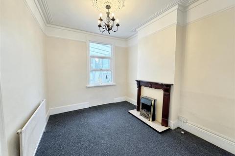 3 bedroom terraced house for sale, Chobham Road, London