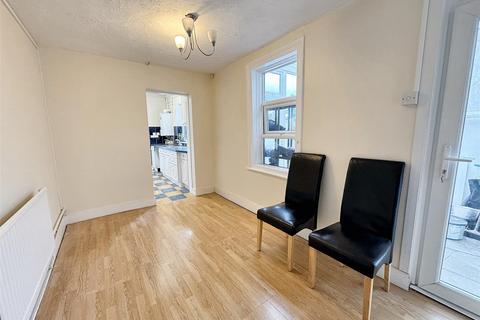 3 bedroom terraced house for sale, Chobham Road, London