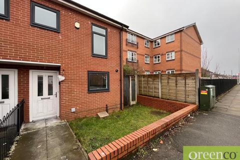 3 bedroom semi-detached house to rent, Brightsmith Way, Salford M27