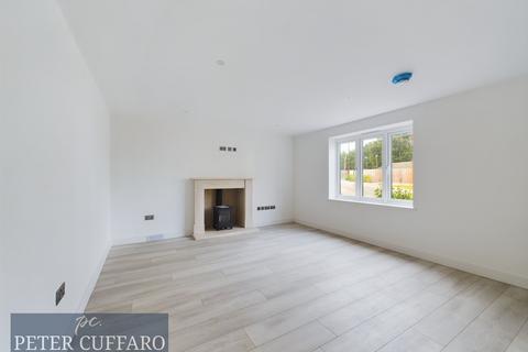 5 bedroom detached house for sale, Walnut Tree Close, Nazeing EN9