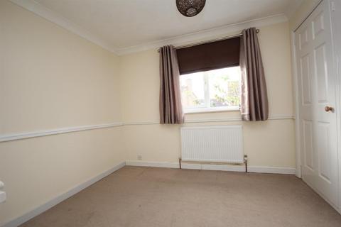 2 bedroom property to rent, Derwent Close, St. Ives