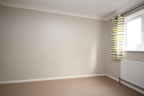 2 bedroom property to rent, Derwent Close, St. Ives