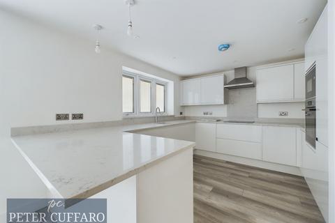 undefined, Walnut Tree Close, Nazeing EN9