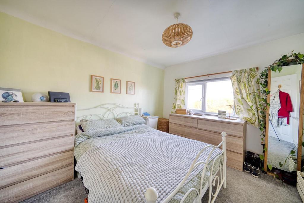 32 Grenville Avenue - Mark Templer X Photo CB 23.jp