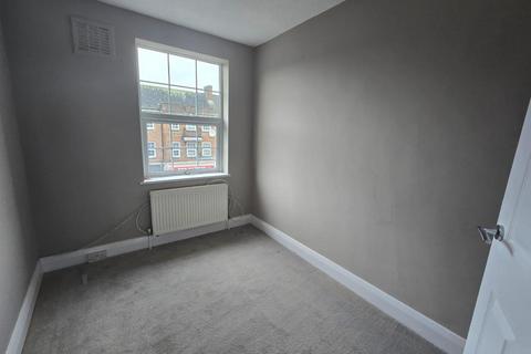 1 bedroom flat to rent, Cranley Parade, London