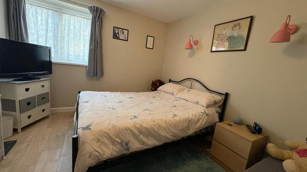 Bedroom 1.jpg