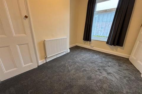 2 bedroom terraced house to rent, Willow Grove, Princes Road, Hull