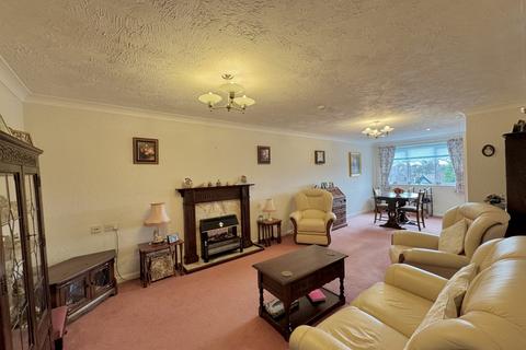 2 bedroom apartment for sale, Station Road, Thorpe Bay, Essex, SS1