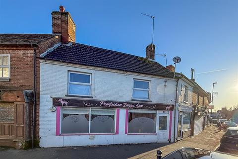 Shop to rent, North Street, Leighton Buzzard