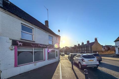 Shop to rent, North Street, Leighton Buzzard