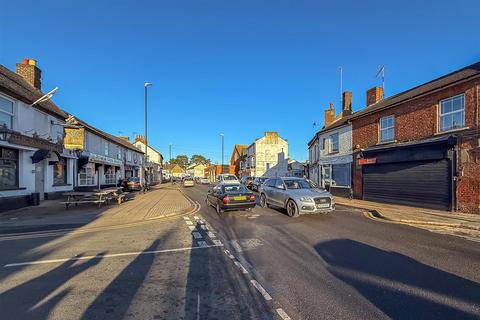 Shop to rent, North Street, Leighton Buzzard