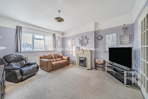 3 bedroom detached house for sale, Woodmere Close, Croydon