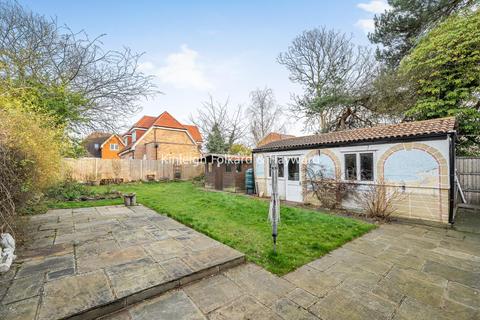 12 Woodmere Close, Croydon, CR0 7PN