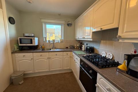 2 bedroom flat for sale, Manor Court, Bingley BD16