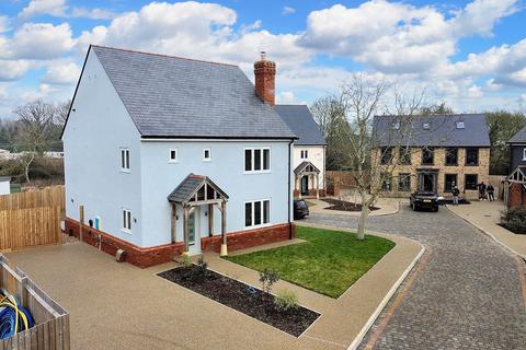 5 bedroom detached house for sale, Walnut Tree Close, Nazeing EN9