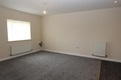 2 bedroom maisonette to rent, Martin Court, Kemsley, Sittingbourne