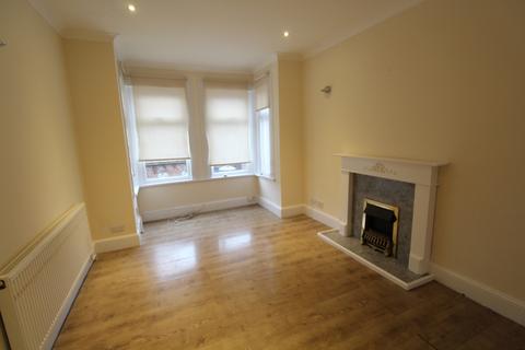 3 bedroom end of terrace house to rent, Pretoria Road, Romford, Essex, RM7