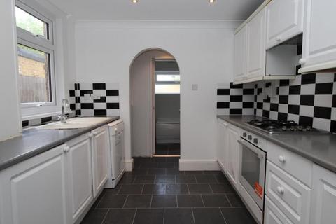 3 bedroom end of terrace house to rent, Pretoria Road, Romford, Essex, RM7