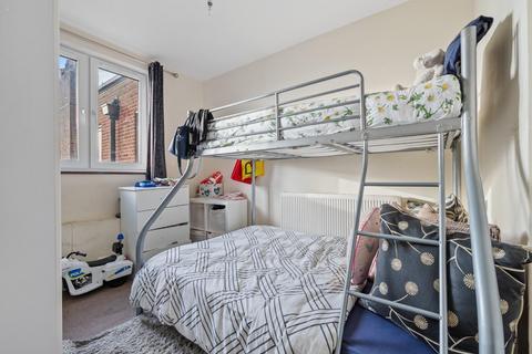 2 bedroom flat for sale, Warwick Grove, London, E5